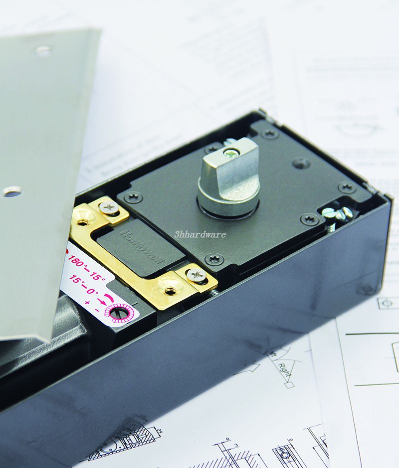 porta de mola de ch&atilde;o 1