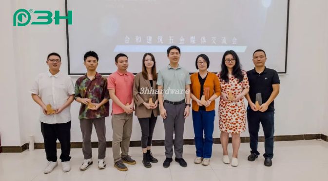 3h constru&ccedil;&atilde;o de ferragens 3