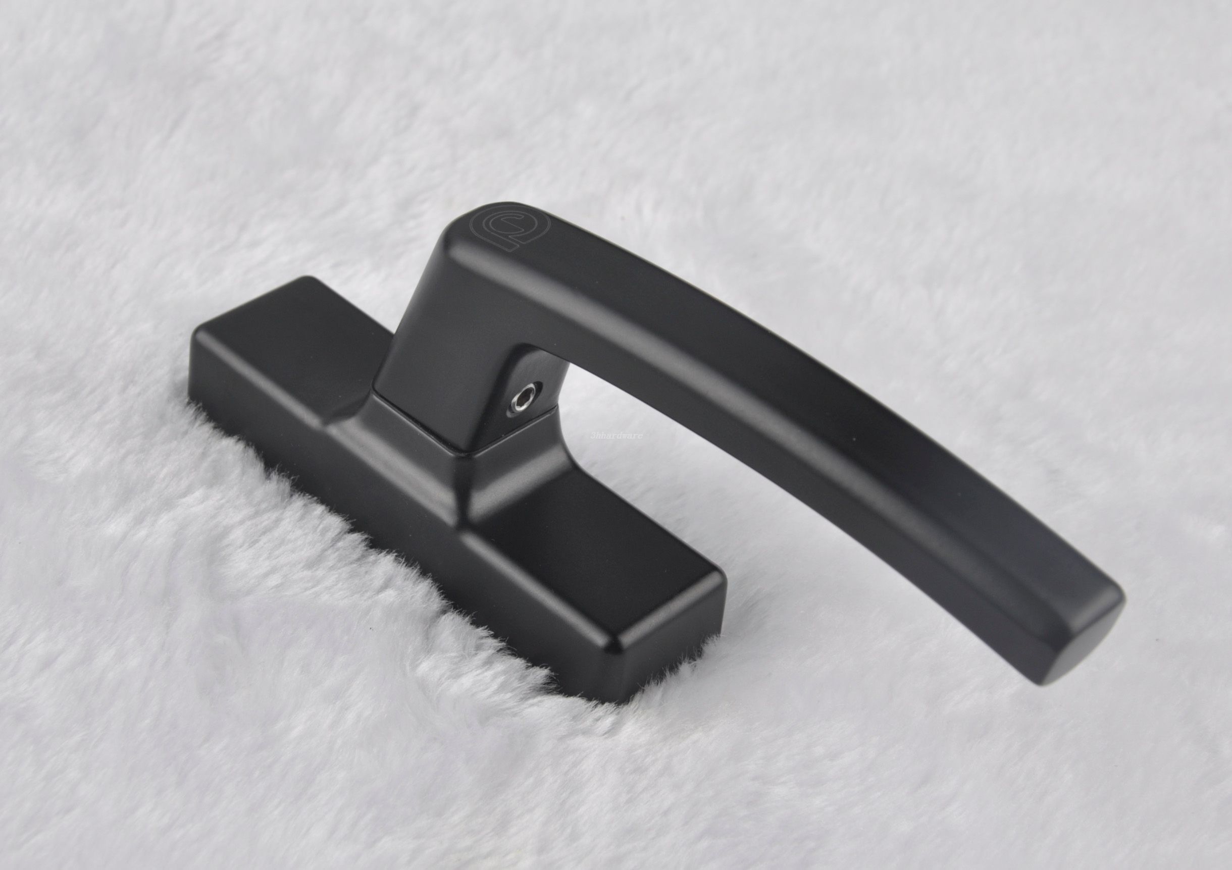 ma&ccedil;aneta de janela preta