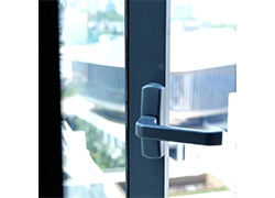 O que fazer quando as maçanetas das portas e janelas ficam soltas? Soluções fáceis para resolução rápida!