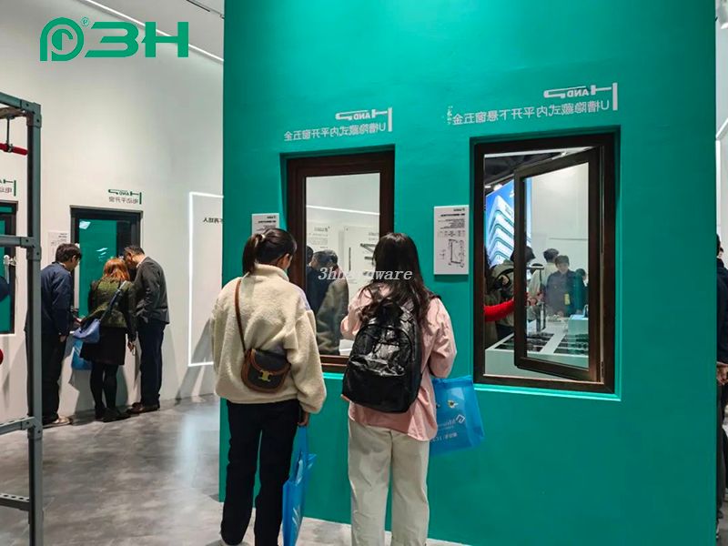 exposi&ccedil;&atilde;o de ferragens para janelas 55