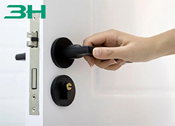 Qual material para hardware residencial é mais durável?