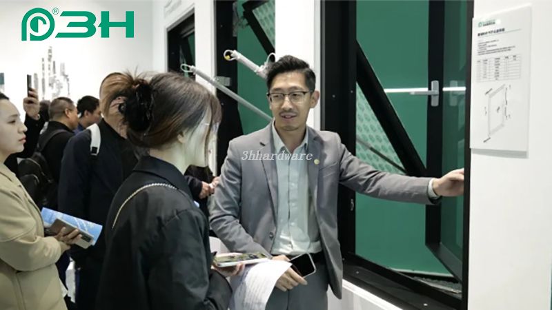 exposi&ccedil;&atilde;o de ferragens para janelas 9