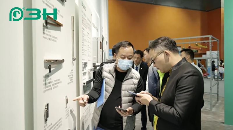 exposi&ccedil;&atilde;o de ferragens para janelas 10